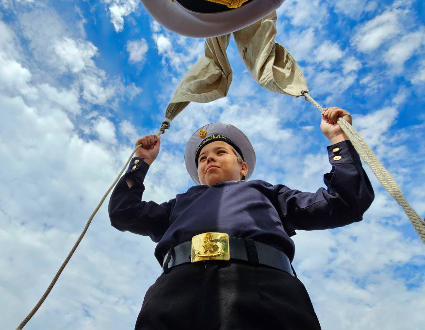 Фото Гигантская яичница и турнир по ловле рыбы. Опубликованы кадры масштабного «Пикник феста» на Михайловской набережной 8 - Сиб.ФМ Фото Гигантская яичница и турнир по ловле рыбы. Опубликованы кадры масштабного «Пикник феста» на Михайловской набережной 8